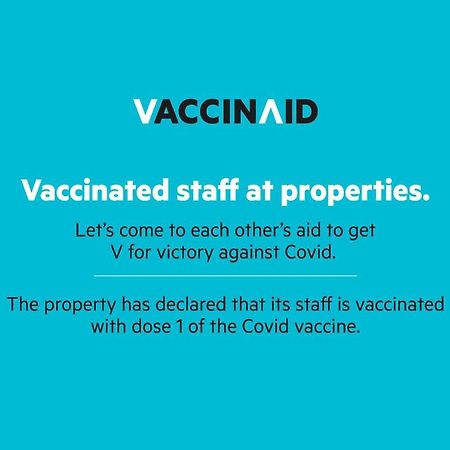 Vaccinated Staff - Capital O 13823 Hotel Praveen International Ulhasnagar Luaran gambar