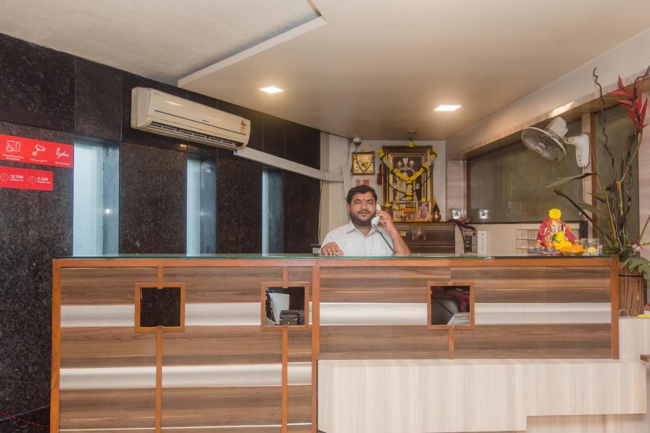 Vaccinated Staff - Capital O 13823 Hotel Praveen International Ulhasnagar Luaran gambar